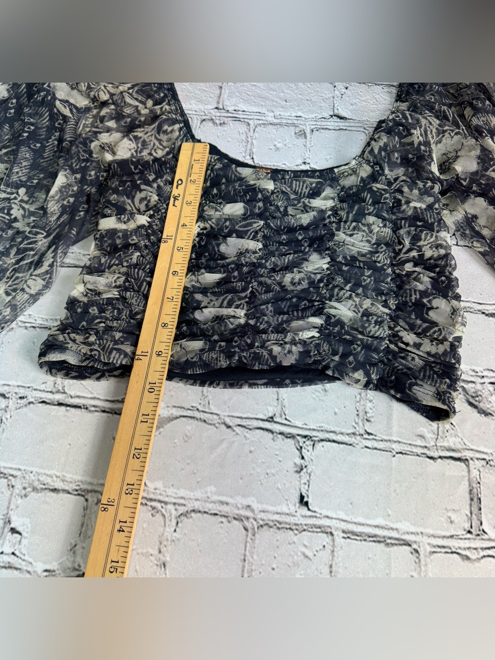 Free People Lilia Navy Blue Floral Sheer Puff Sleeve Smocked Crop Top Size Large - Picture 5 of 11